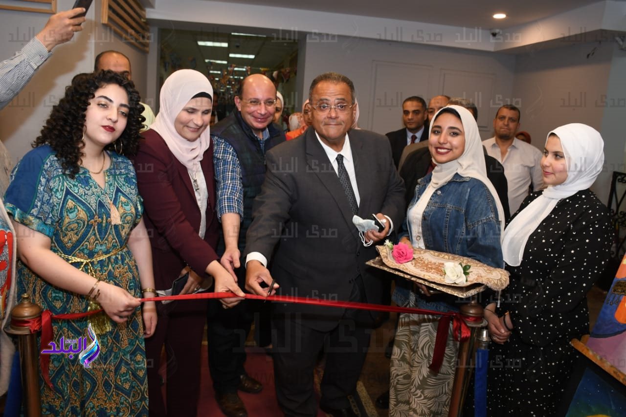 معرض الفنون التشكيلية ببنات عين شمس