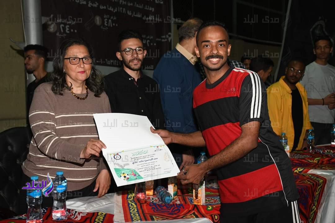 تكرم فريق رابطة الخريجين بجامعة عين شمس