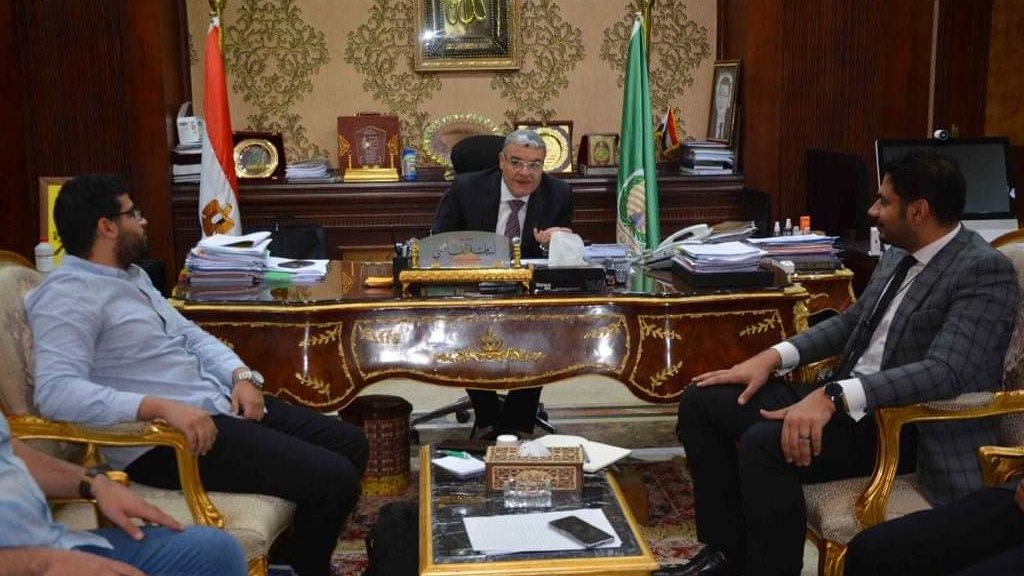 محافظ المنيا يناقش مشروعات حياة كريمة 