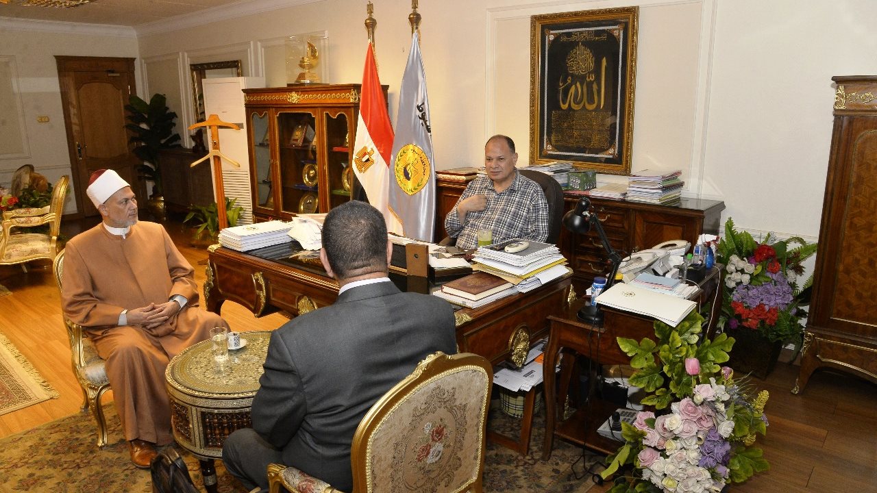 محافظ أسيوط يلتقي وكيل وزارة الأوقاف 