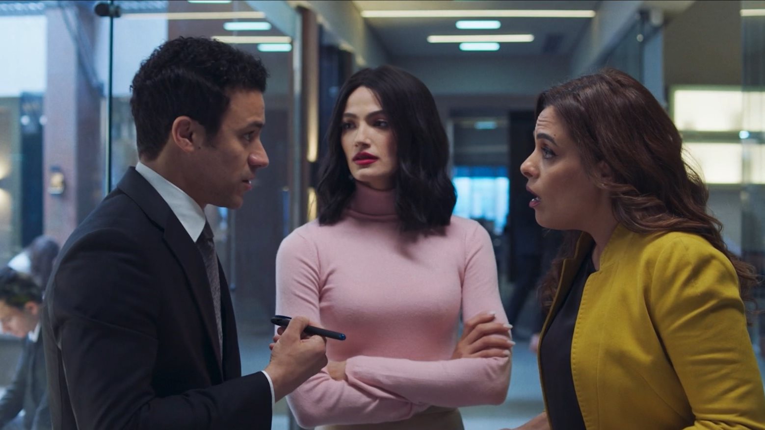 مشهد من سوتس بالعربي