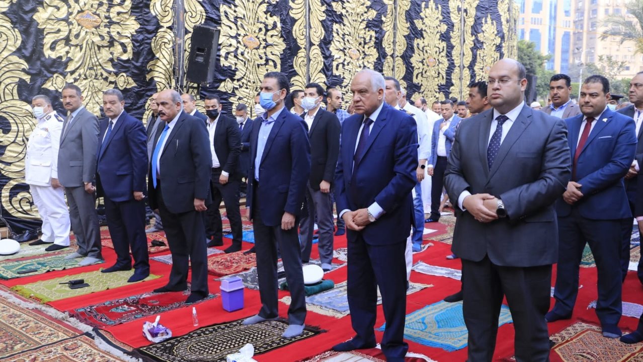 محافظ الجيزة يؤدي صلاة العيد 