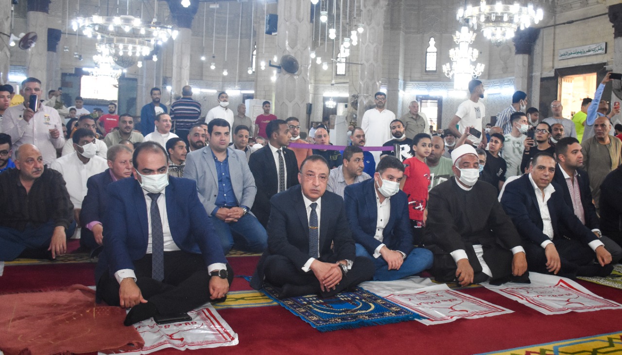محافظ الإسكندرية أثناء صلاة العيد 