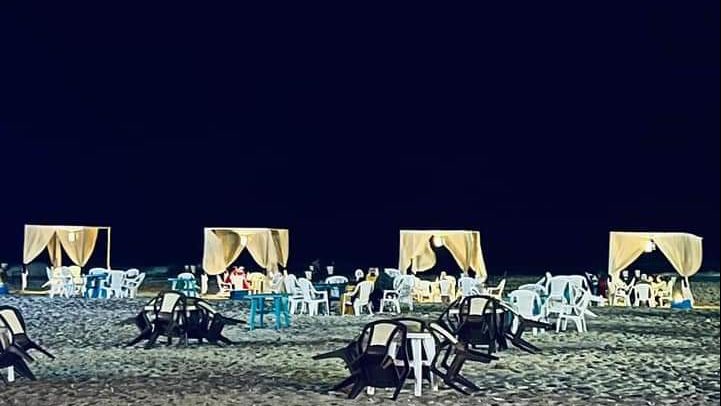 خروج المواطنون ليلا علي الشواطيء بالعريش