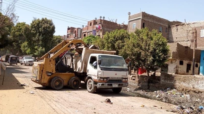 رفع تراكمات القمامة 