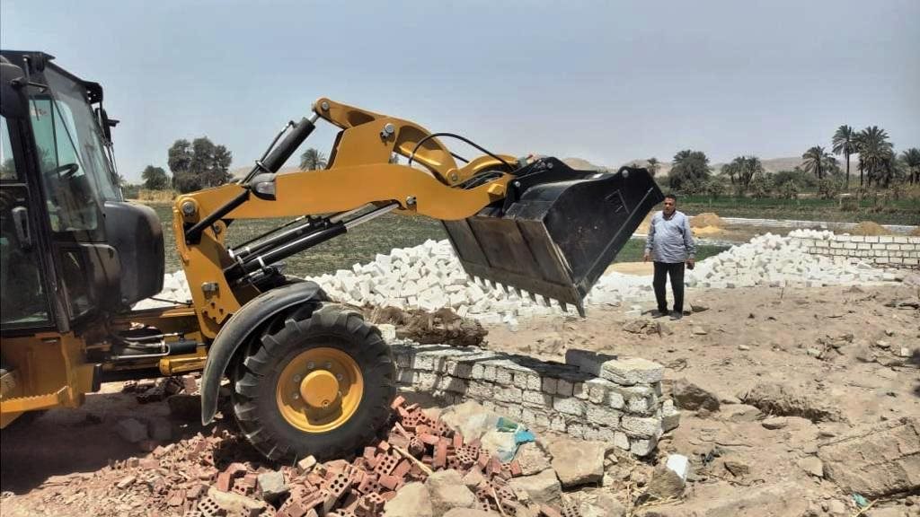 جهود إزالة التعديات بأسوان