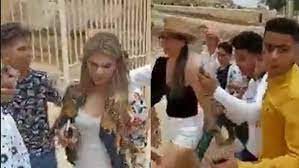 مضايقة سائحتين