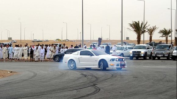 التفحيط بالسيارة 