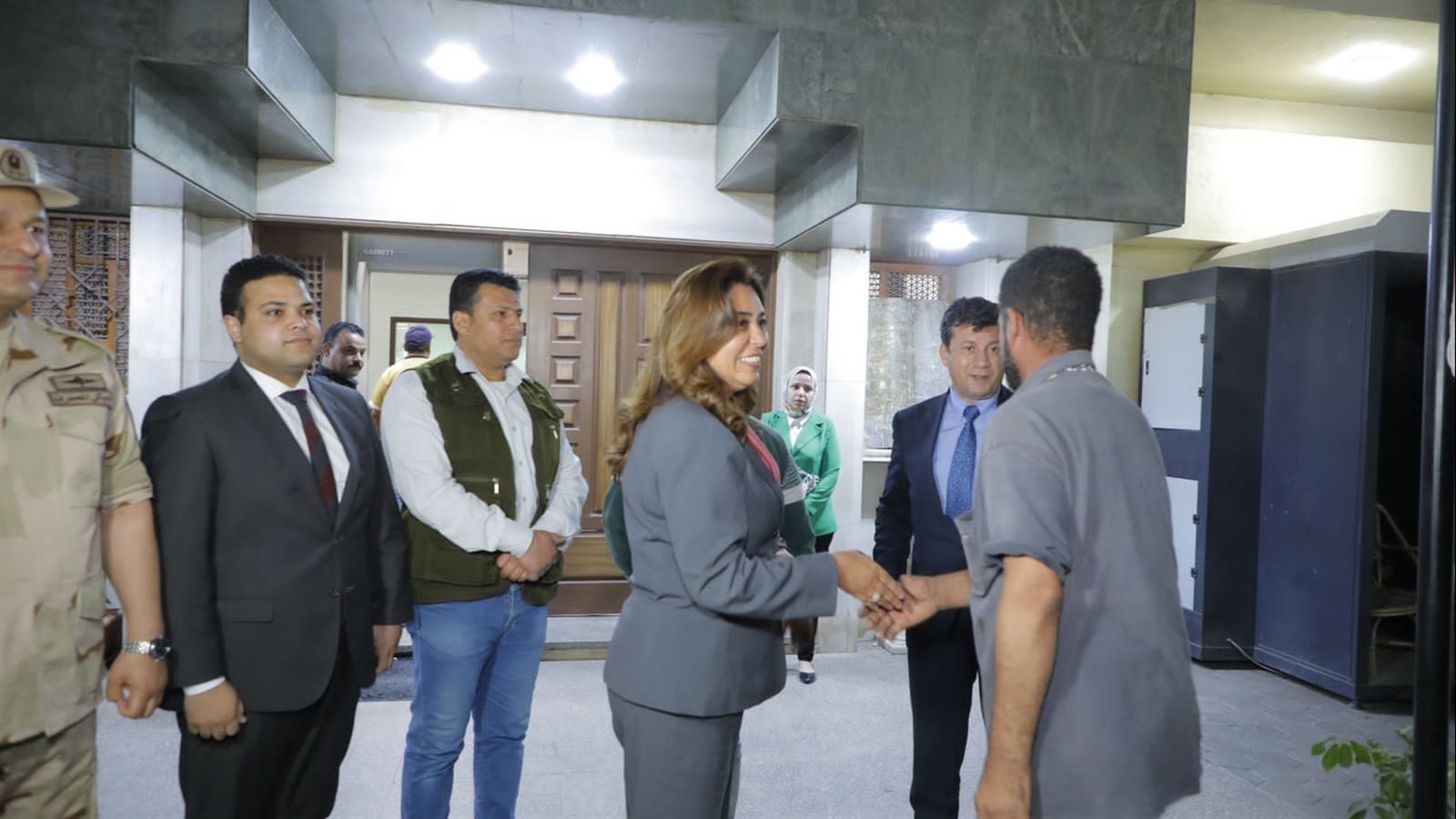 محافظ دمياط تستقبل الصيادين العائدين من اليمن