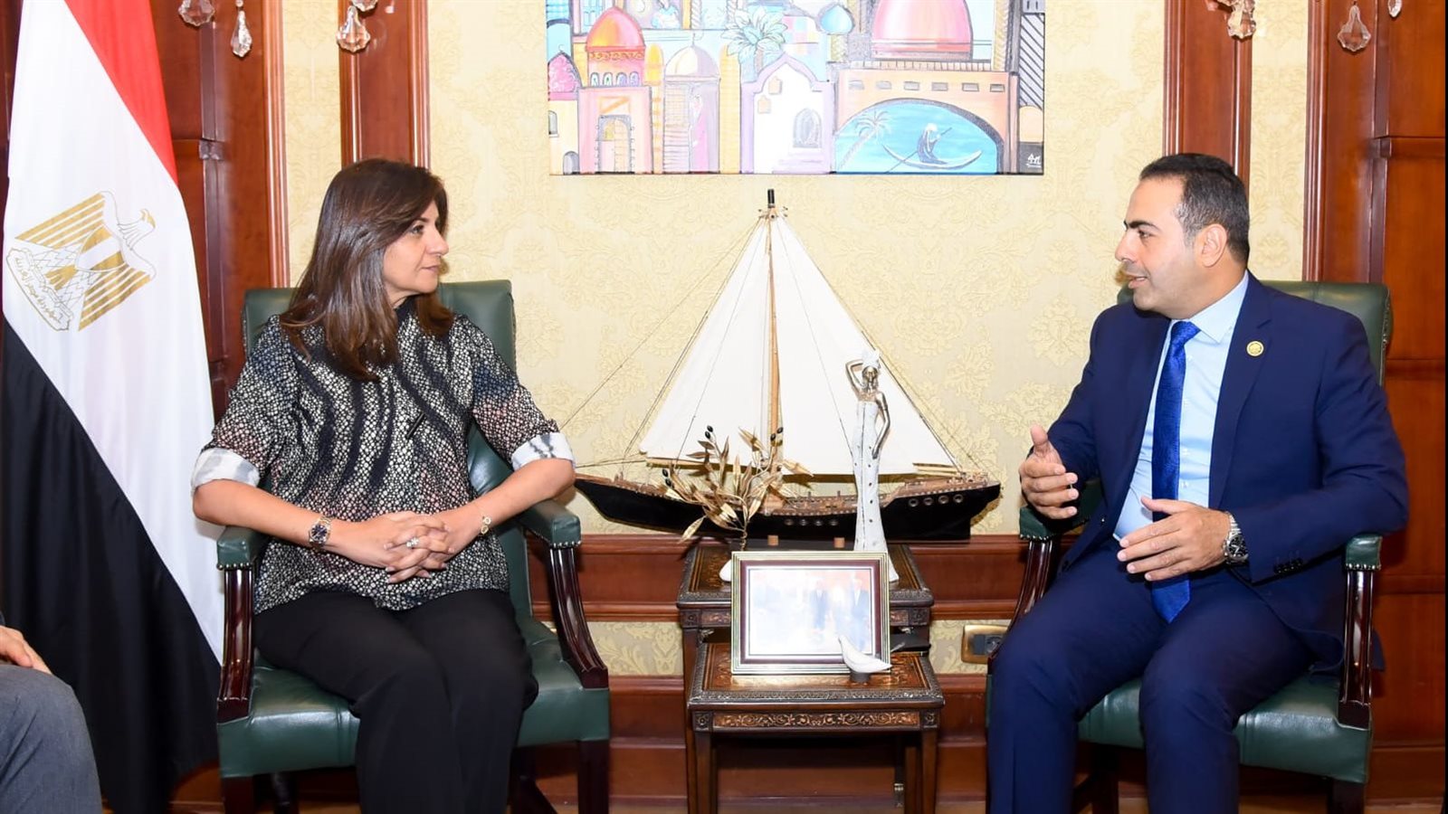 وزيرة الهجرة 