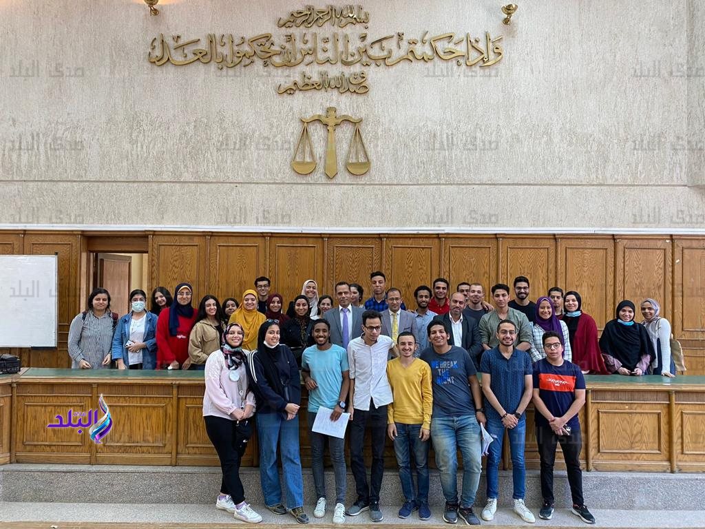 طلاب كلية الحقوق جامعة حلوان