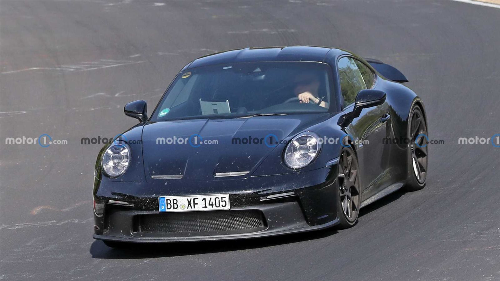 لقطات تجسسية ترضد سيارة بورشه 911 ST للمرة الأولى