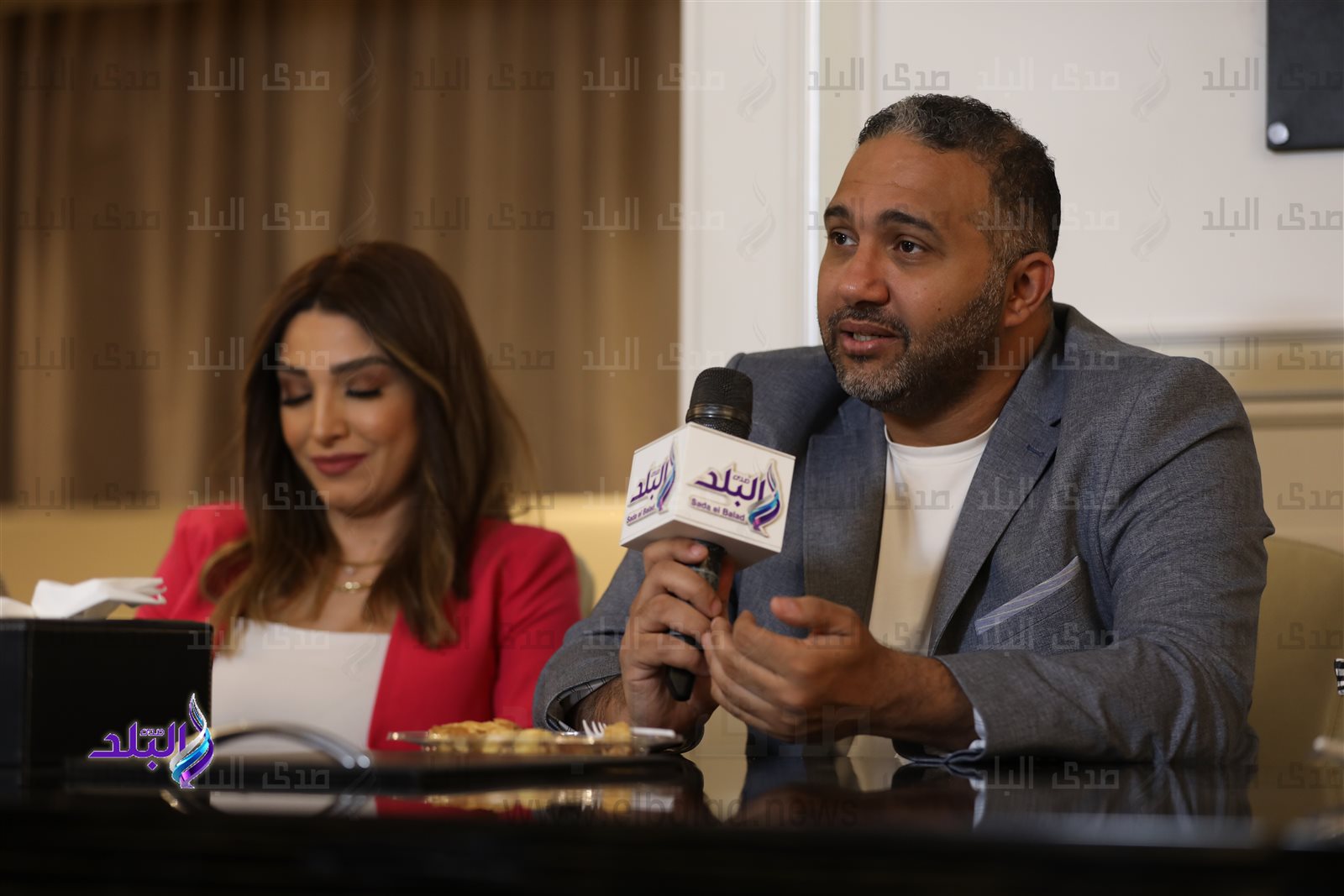 المخرج رؤوف عبد العزيز مع روجينا