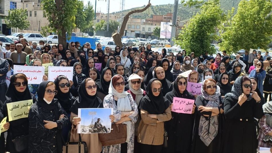 محافظات إيرانية تشهد احتجاجات وتعزيزات أمنية في طهران