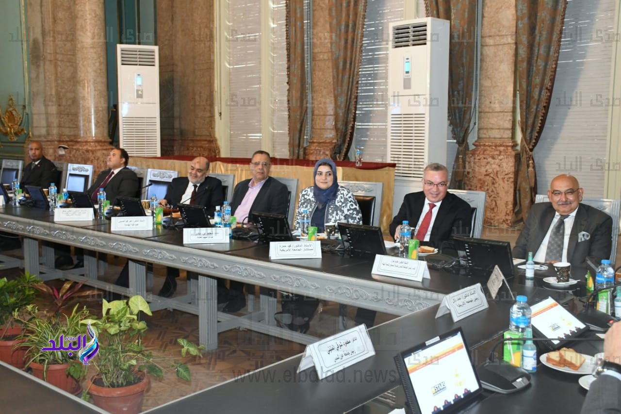 رئيس جامعه عين شمس يستقبل رئيس الجامعة الأمريكية لتعزيز التعاون المشترك