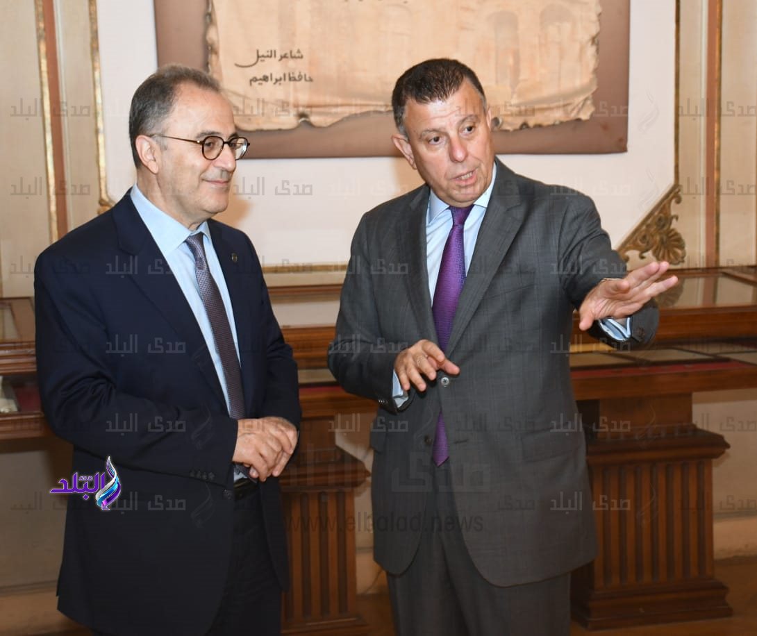 رئيس جامعه عين شمس يستقبل رئيس الجامعة الأمريكية لتعزيز التعاون المشترك