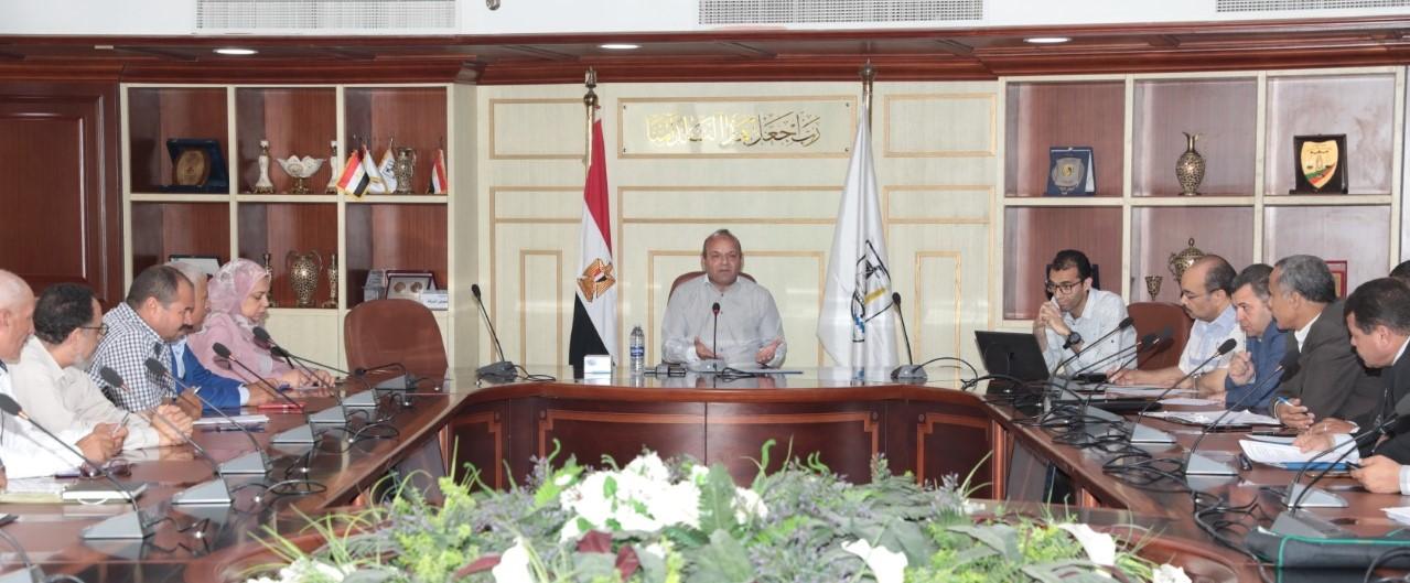 سكرتير عام بني سويف خلال الاجتماع 