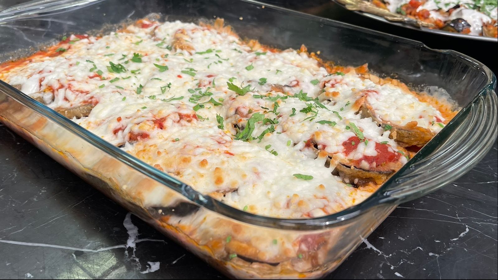 طريقة عمل باذنجان بالجبنة 