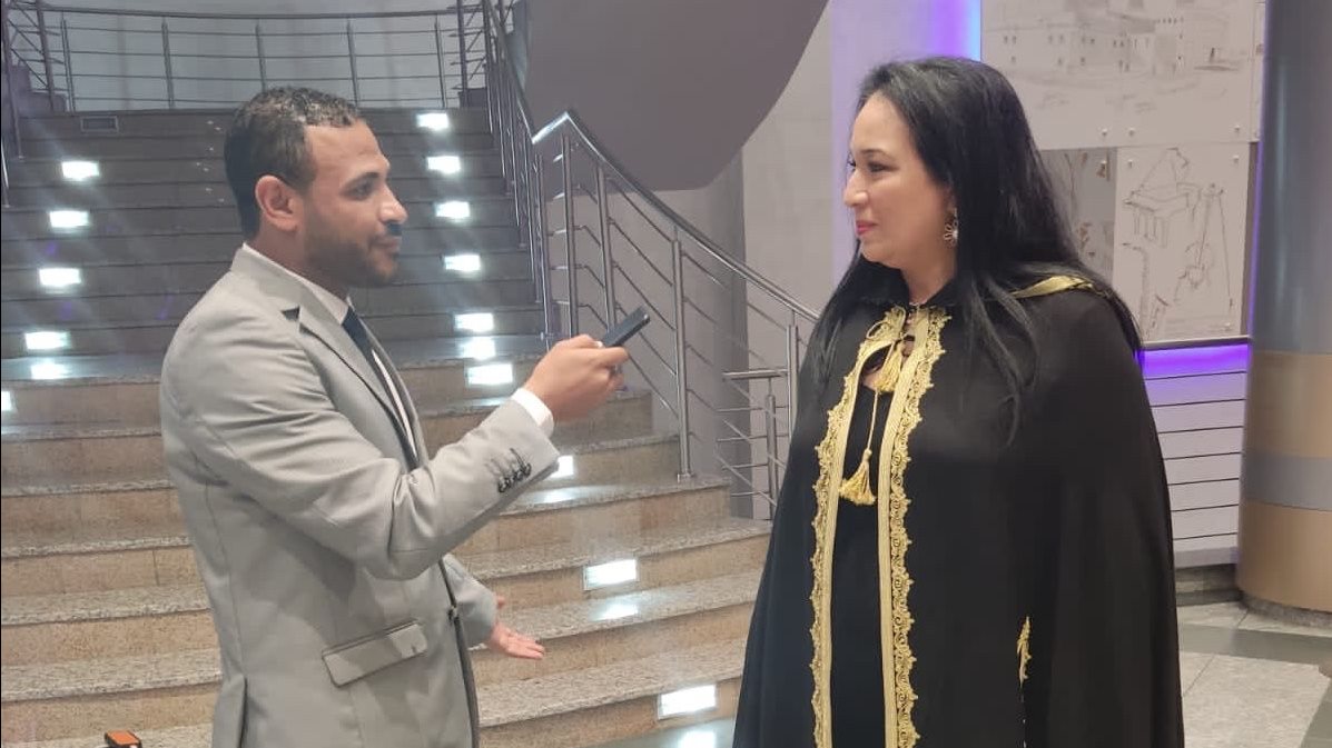 أمال بلحاج موسى وزيرة الأسرة بتونس مع محرر صدى البلد 