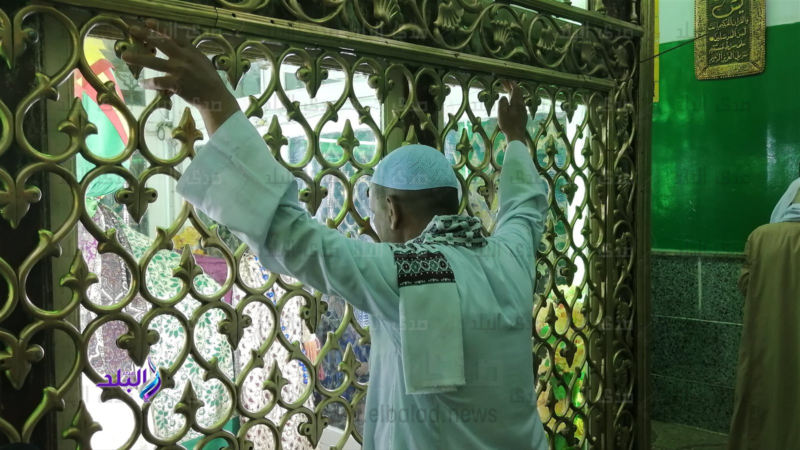 توافد المواطنين على ضريح سلطان الصعيد بأسيوط 