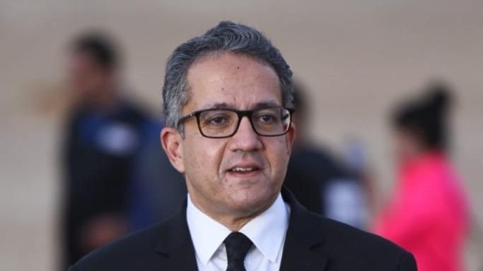 وزير السياحة والآثار 