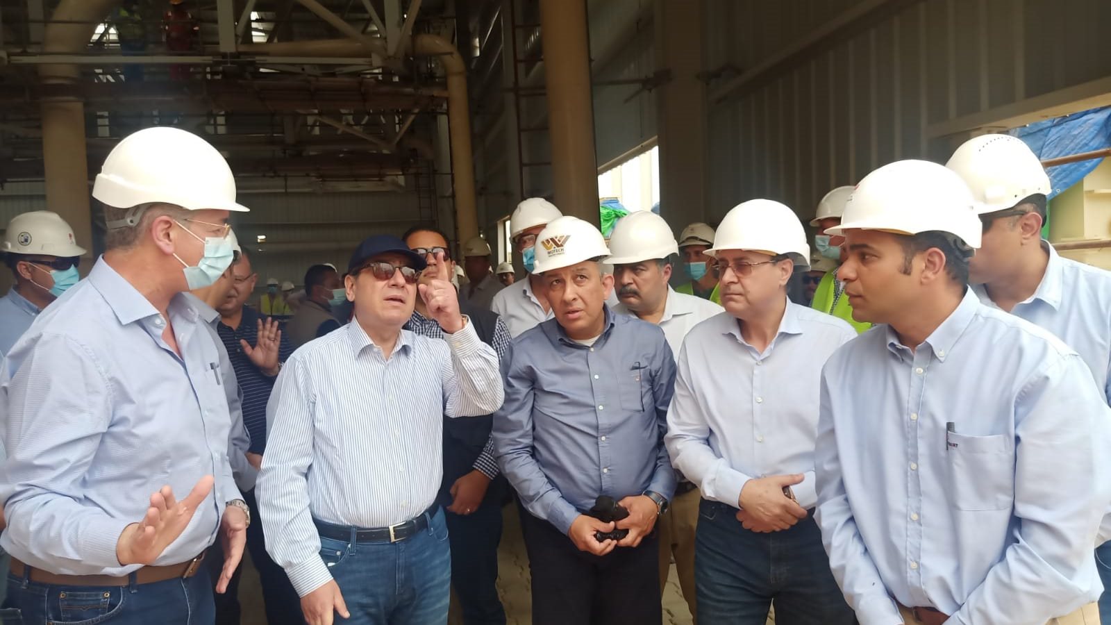 وزير البترول يتفقد مصنع ووتك لتحول قش الأرز الى خشب MDF