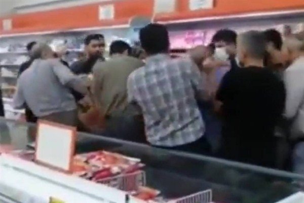 مشاهد صادمة لنهب المتاجر في إيران