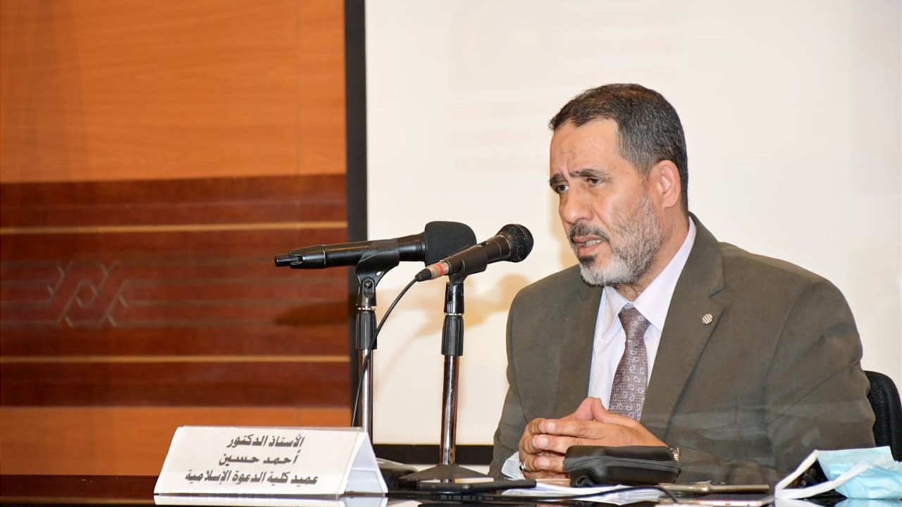 عميد كلية الدعوة الإسلامية 