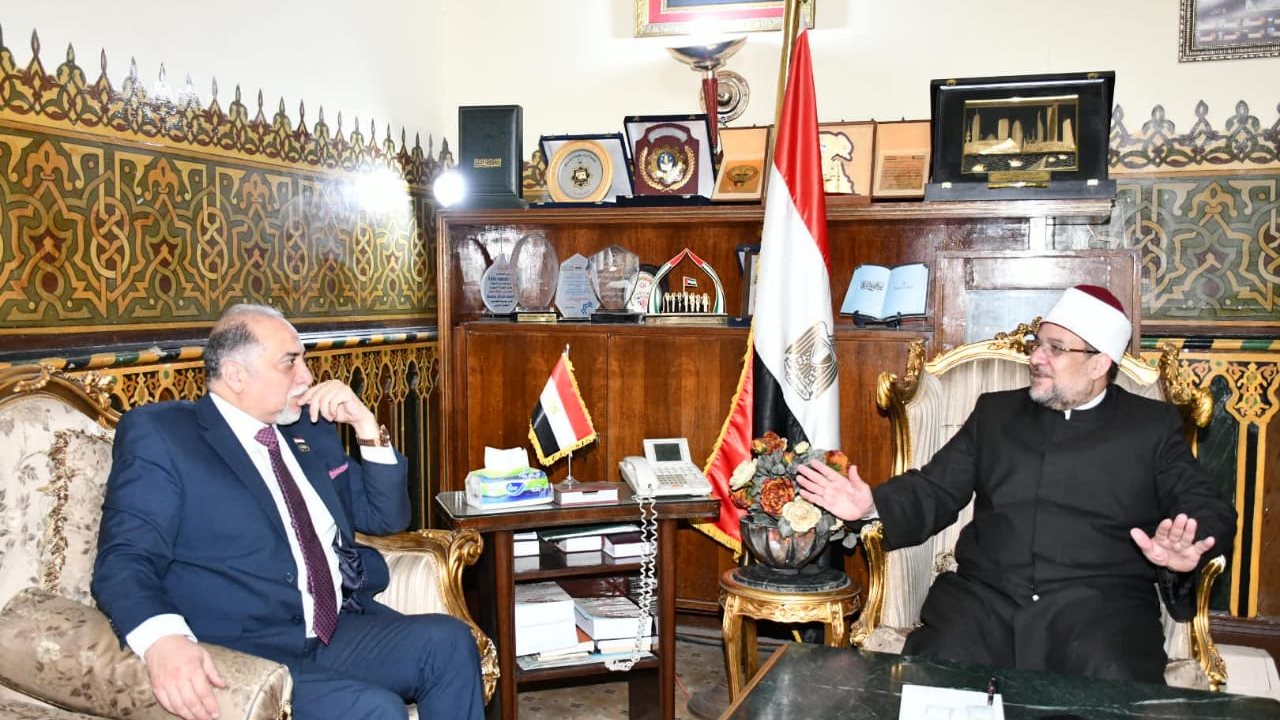 وزير الأوقاف وشيخ مشايخ الطرق الصوفية 