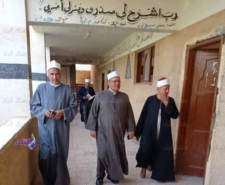 مدير عام العلوم الدينية والعربية بمنطقة سوهاج الأزهرية يتفقد