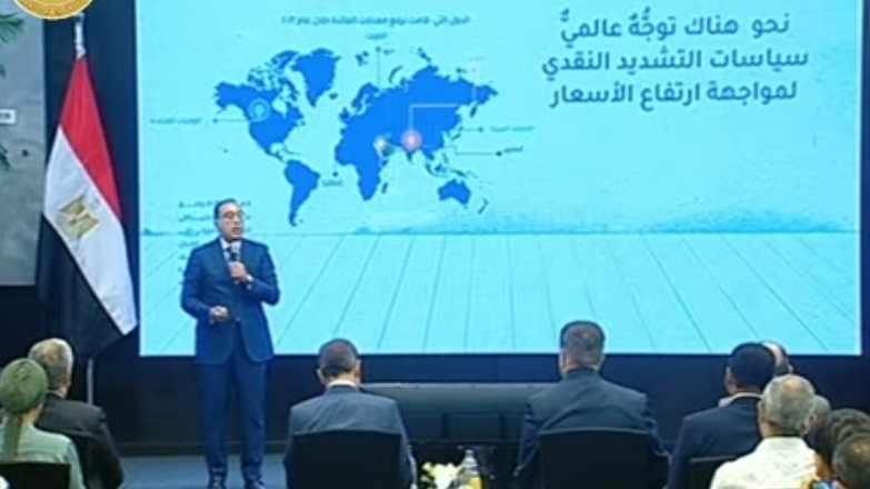رئيس الوزراء في مؤتمر صحفي 