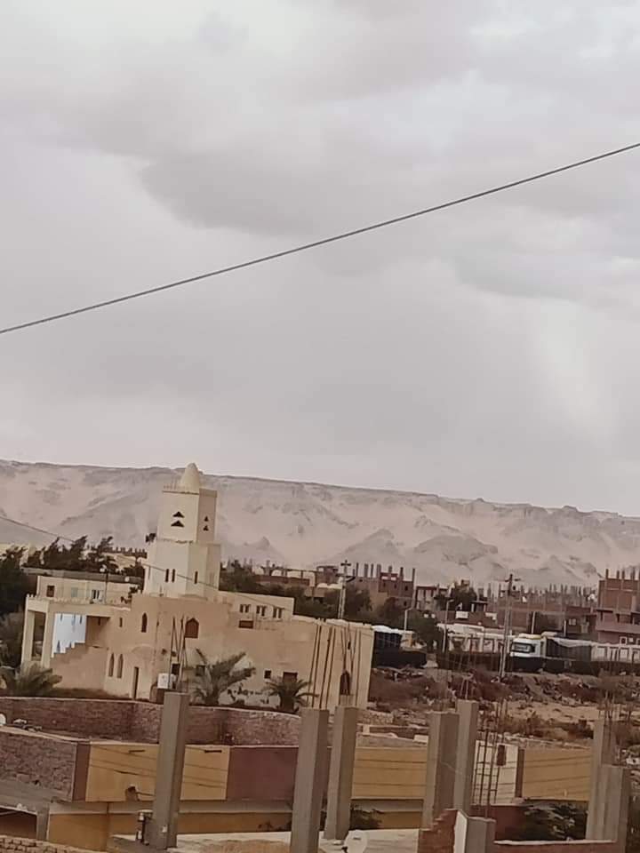 غيوم تغطي السماء بالوادي الجديد