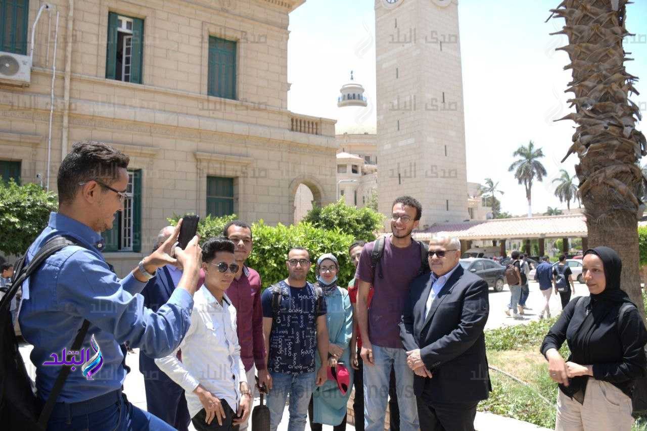 الخشت يلتقي بطلاب الجامعة في حوار أبوي