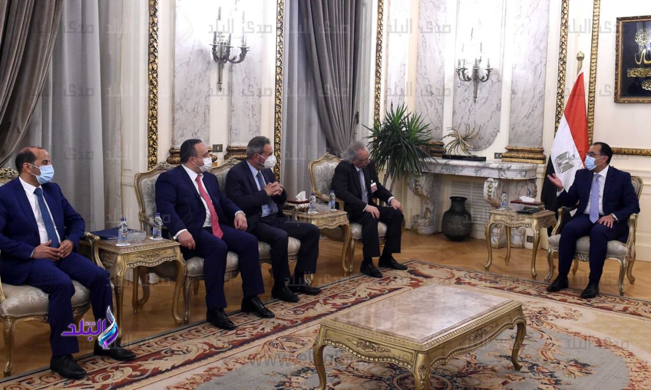 رئيس الوزراء يستقبل رئيس اتحاد المصارف العربية