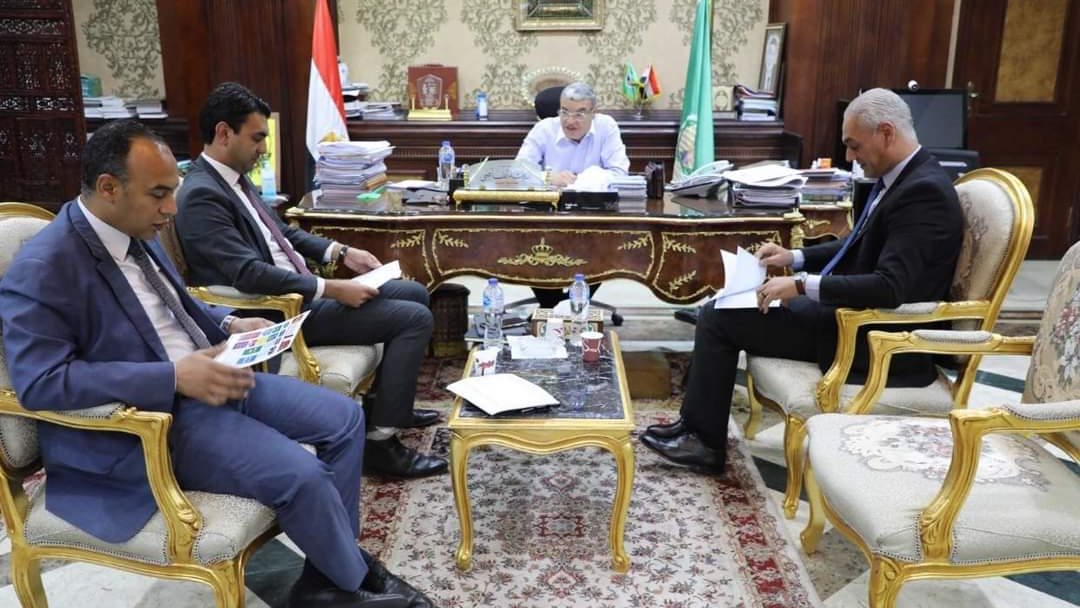 محافظ المنيا يستقبل وفد من مجلس الوزراء 