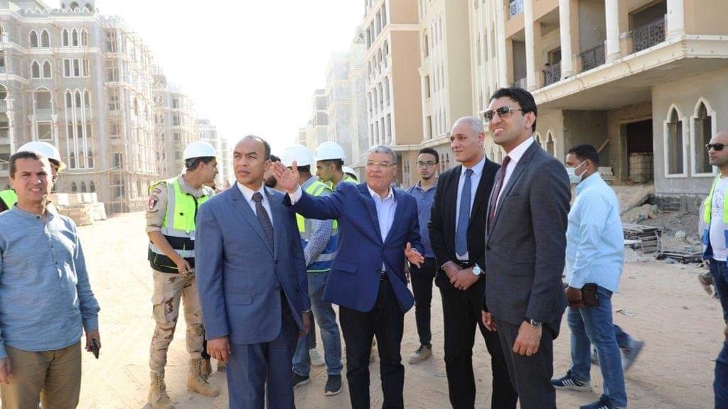 محافظ المنيا يتفقد العمارات 