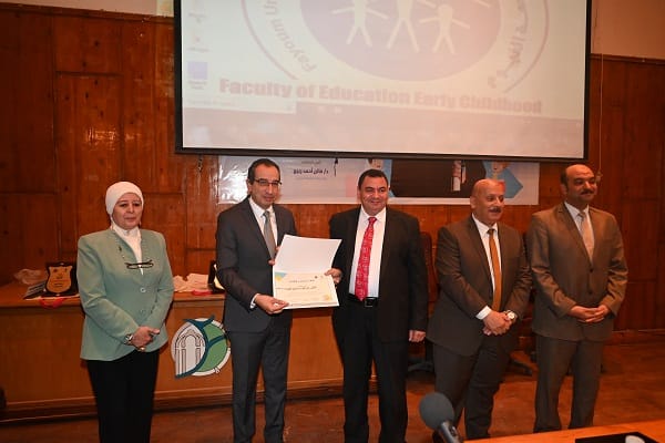 رئيس جامعة الفيوم أثناء الملتقى