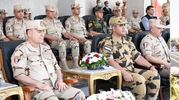 رئيس الأركان وقائد قوات الصاعقة