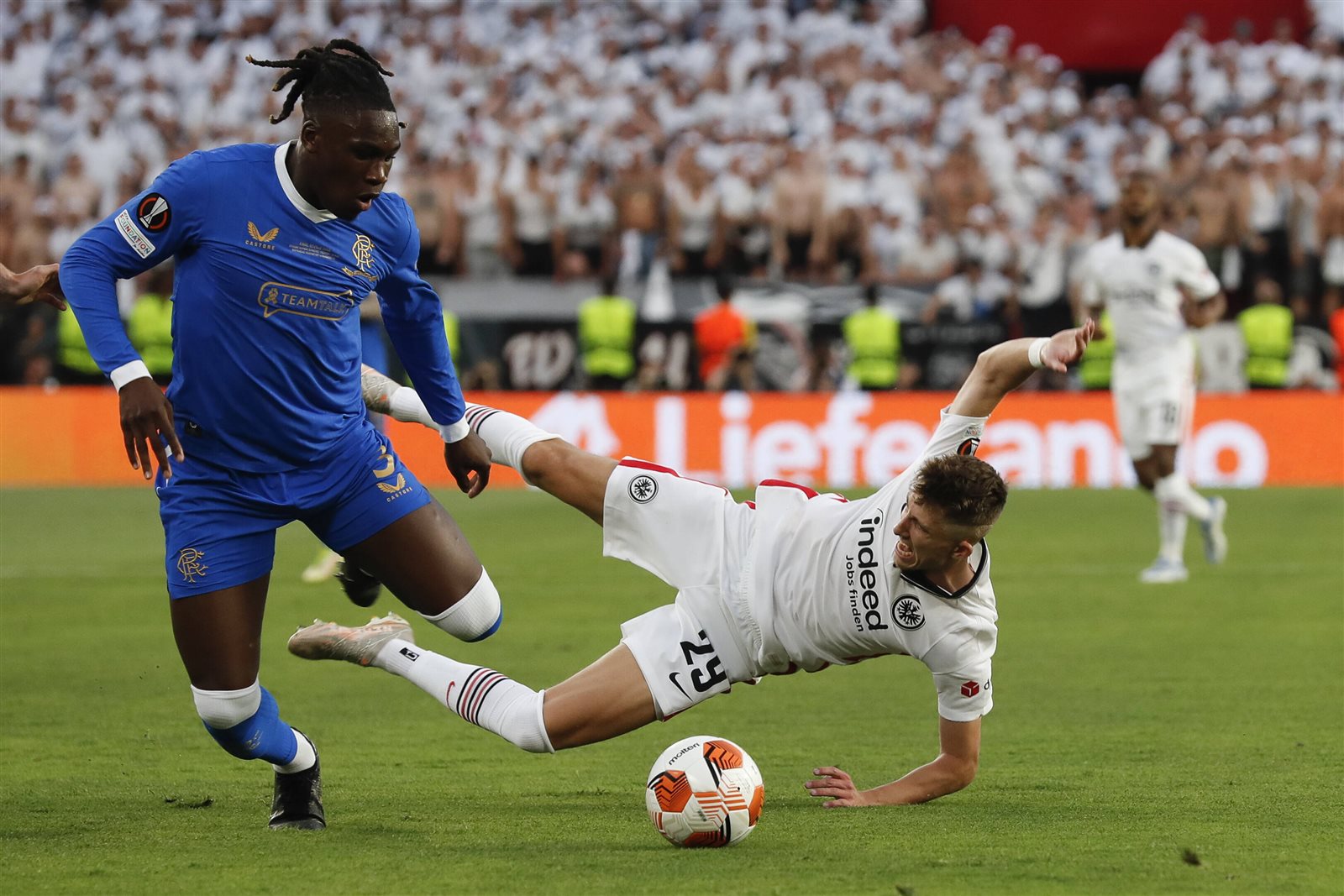 رينجرز وإينتراخت فرانكفورت