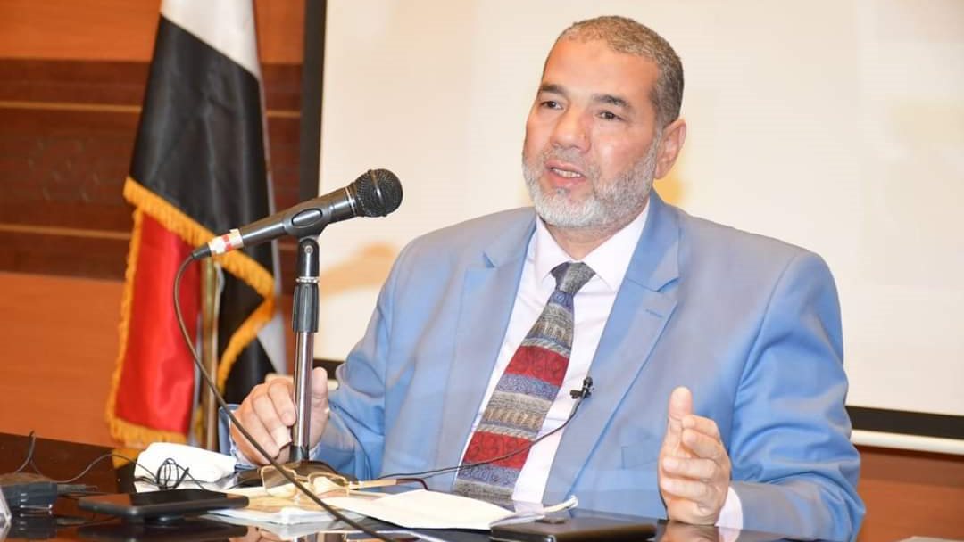 رئيس قسم اللغة العربية بكلية الدراسات الإسلامية والعربية 