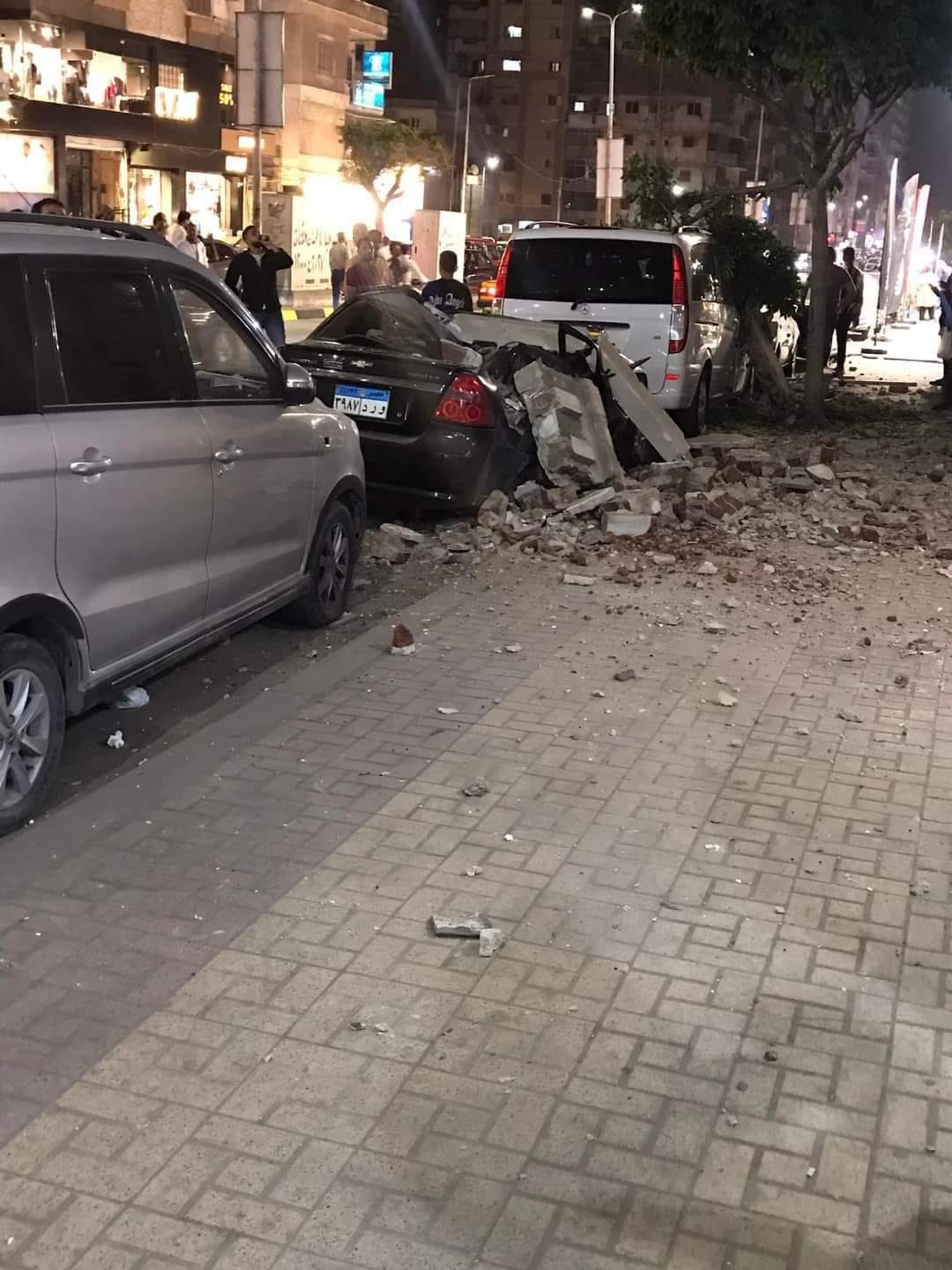 تحطم سيارة أسفل عقار بالإسكندرية