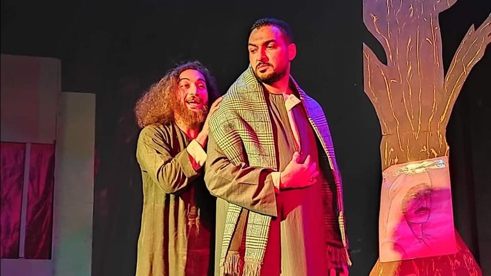 من العرض المسرحي