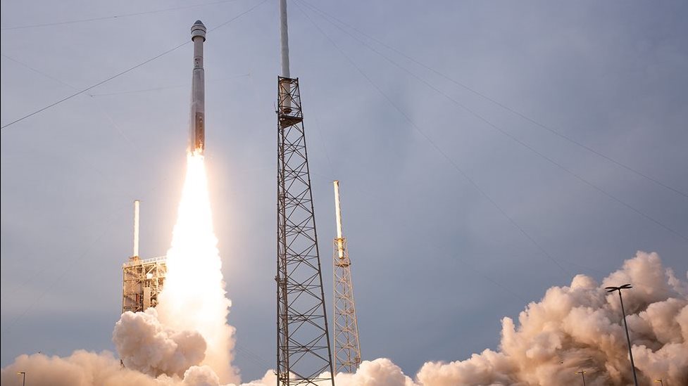 إطلاق صاروخ بوينج