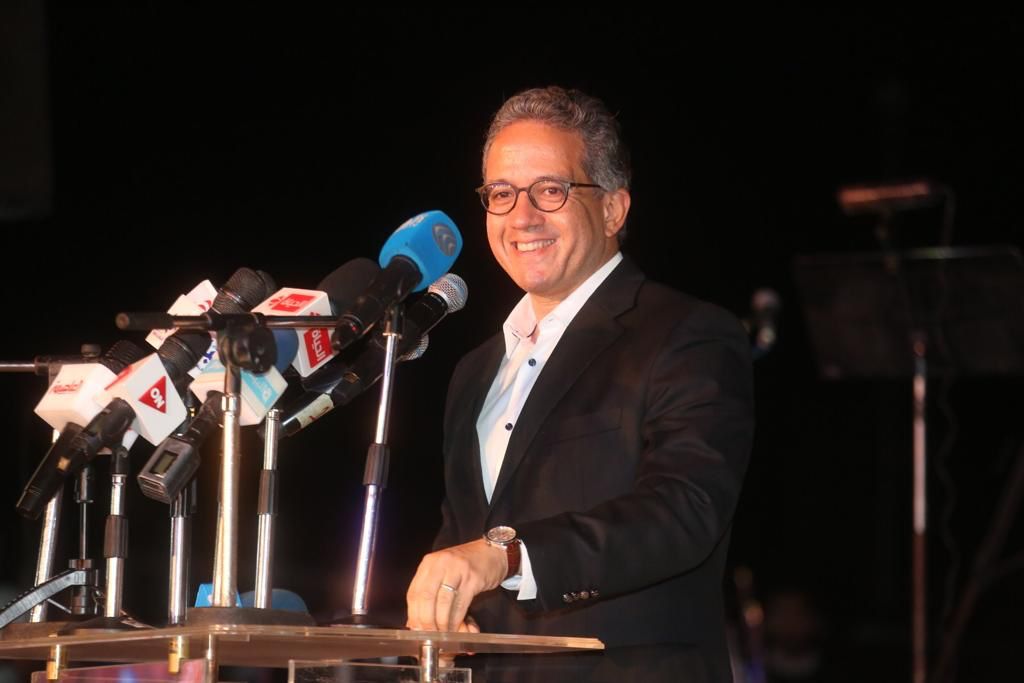 وزير السياحة و الآثار 