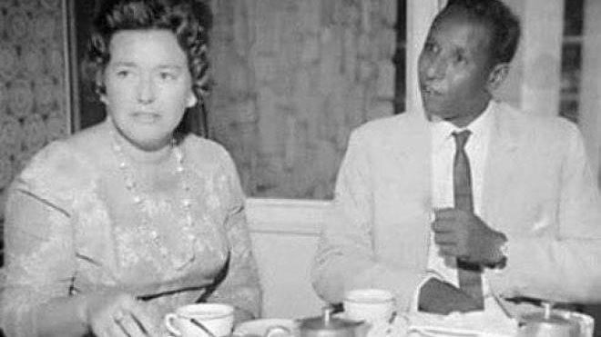 د. عبدالله الطيب وزوجته السيدة جريزلدا