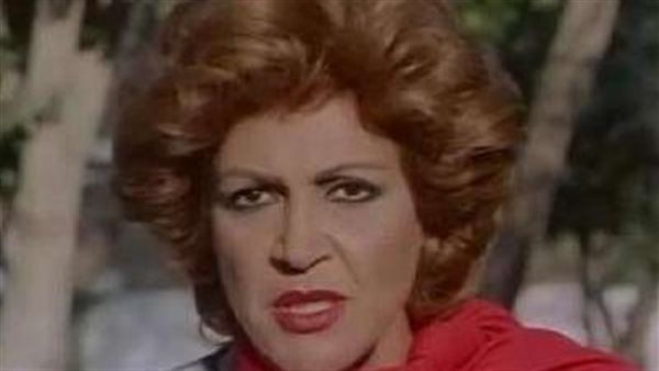 نادية عزت 