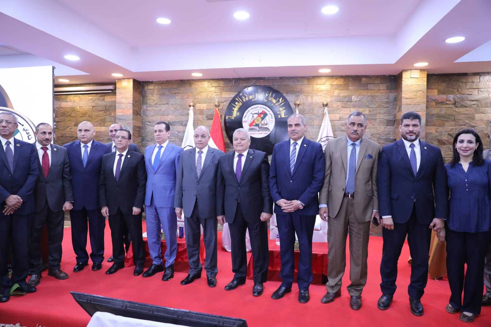 نادي النيابة الإدارية يكرم رئيس جامعة الأزهر نادي النيابة الإدارية يكرم رئيس جامعة الأزهر