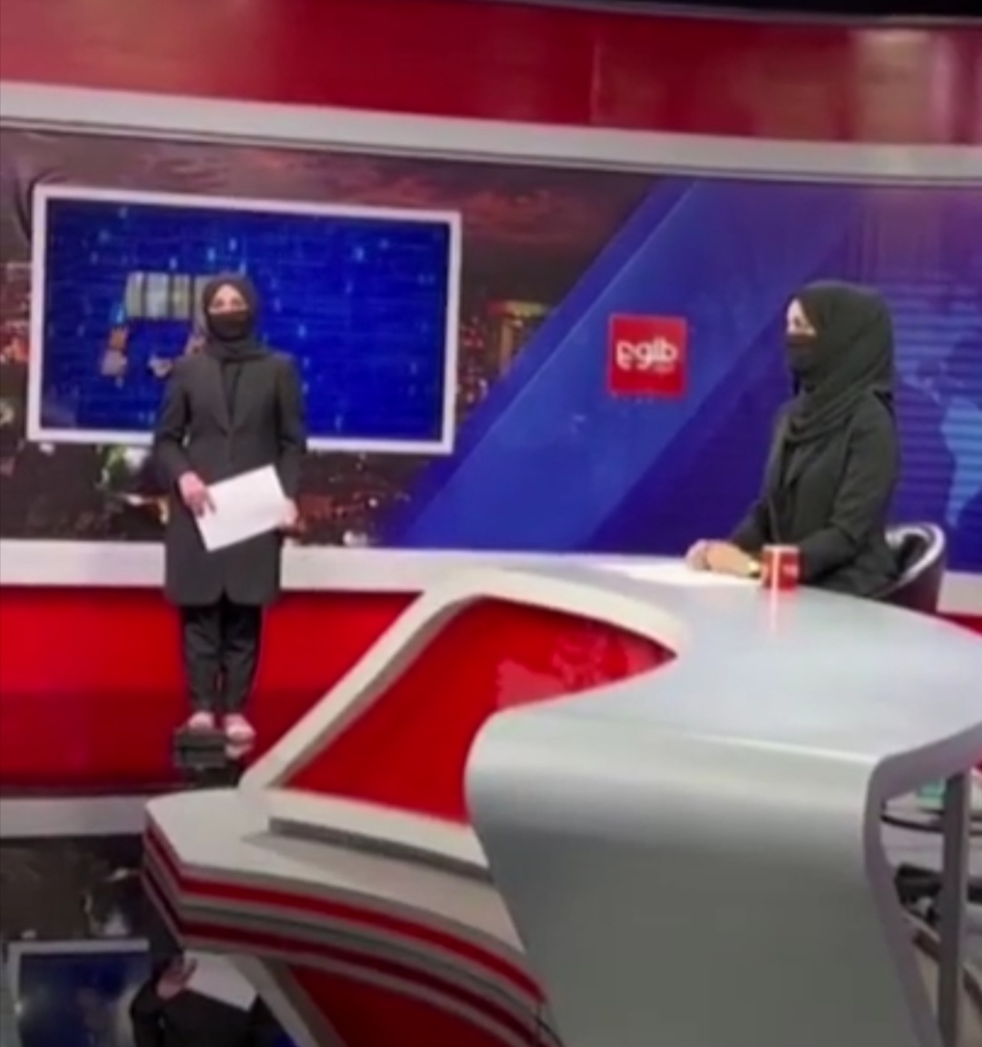 مذيعة مرتدية النقاب 