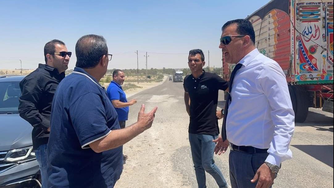 اللجنة أثناء معاينتها الطريق الدولي العريش القنطرة شرق 
