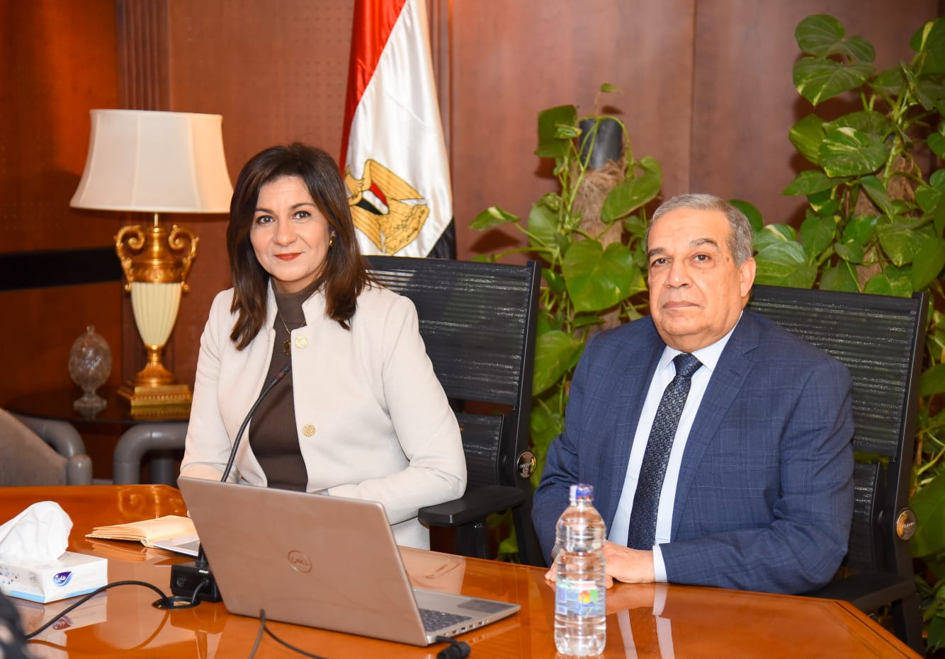 وزيرا الهجرة والإنتاج الحربي